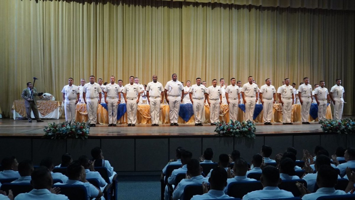 La Armada del Ecuador abrió su convocatoria 2026 con 600 cupos para oficiales y tripulantes dirigidos a bachilleres a nivel nacional.