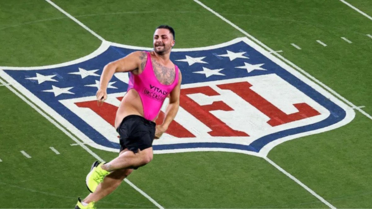 Este hombre ingresó durante el Gran Tazón y obligó al equipo de seguridad a reaccionar.