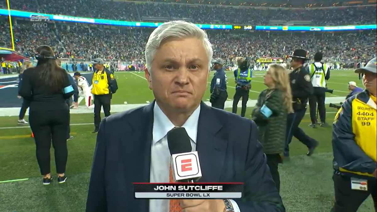 John Sutcliffe se pono emotivo mientras dedicaba unas palabras a Bad Bunny.