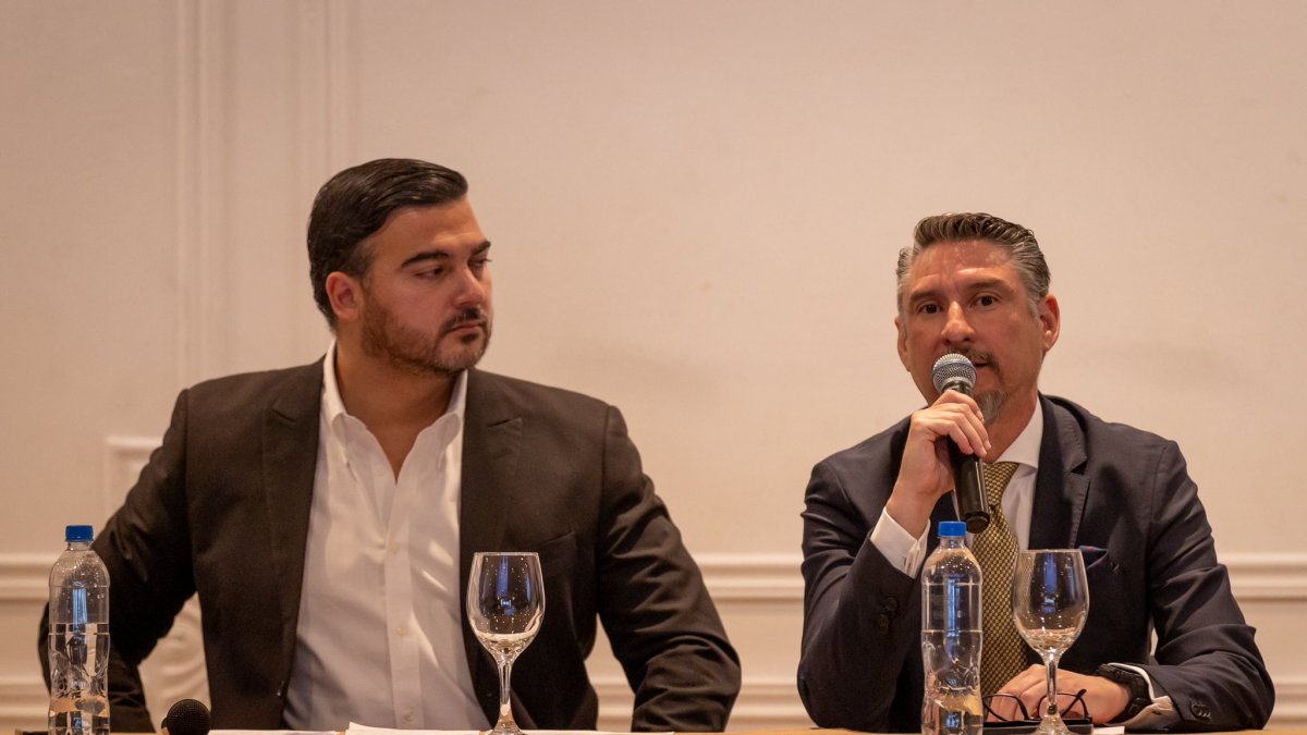 Miguel Montalvo Arias (d) es el vicepresidente financiero de Barcelona SC.