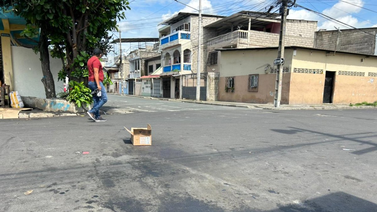 En el sitio colocaron una vela en referencia a las víctimas.