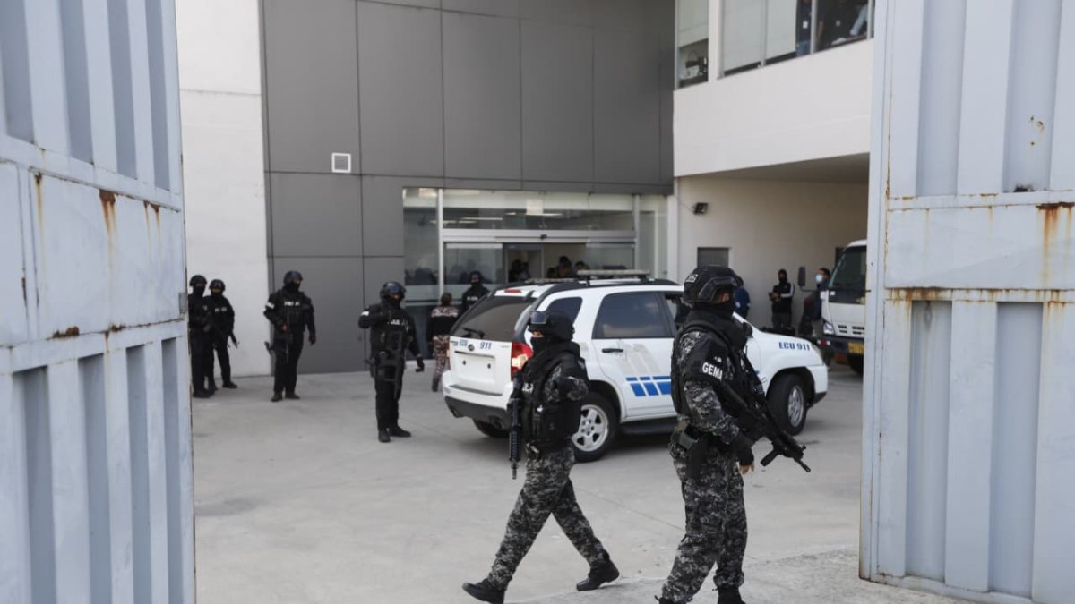 Uno de los casos más recientes por lavado de activos en el Ecuador, fue el relacionado con el alcalde de Guayaquil, Aquiles Álvarez, y sus sus hermanos Antonio (presidente del Barcelona SC) y Xavier.