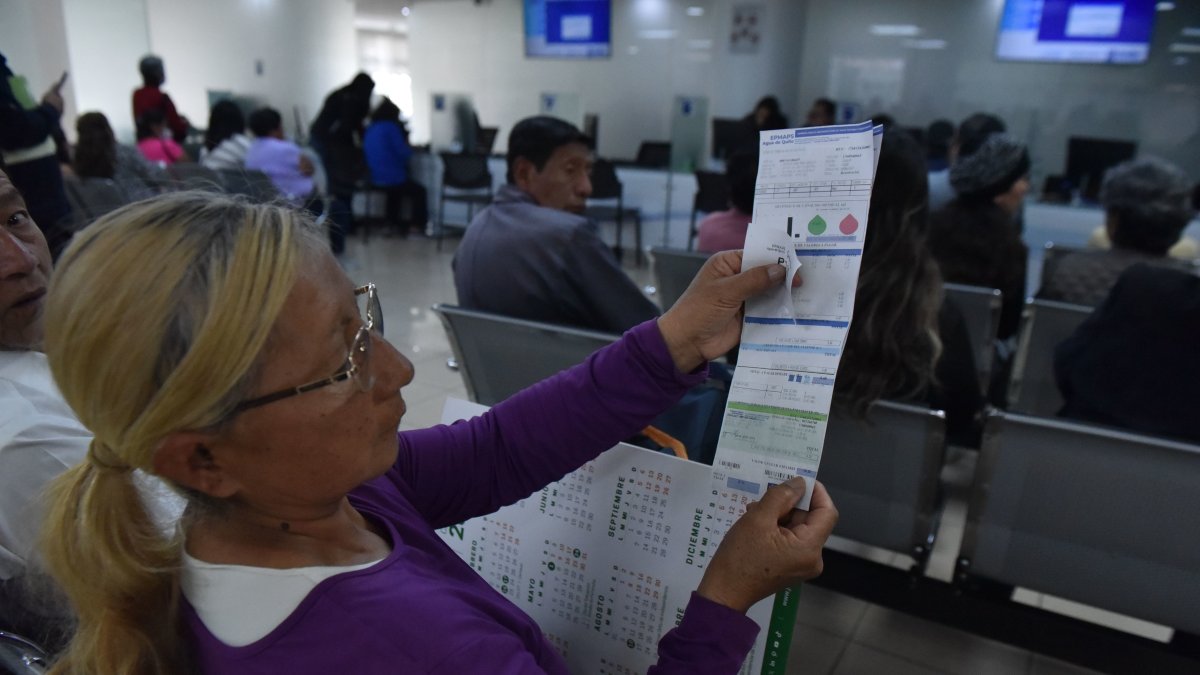 Los habitantes de Quito se han acercado a realizar sus reclamos por los aparentes cobros excesivos.