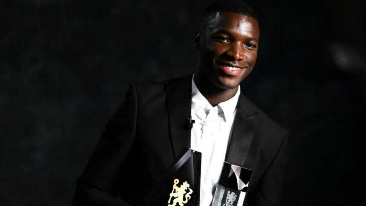 Moises Caicedo fue galardonado como mejor jugador del Chelsea FC la temporada pasada.