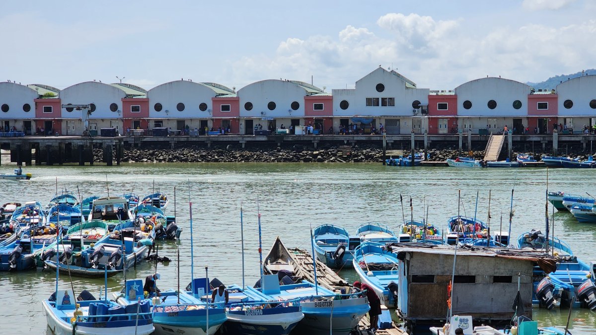Puerto Pesquero Artesanal de Esmeraldas, escenario donde fue hallado el cuerpo de César Villa, hecho que conmocionó a la comunidad local.
