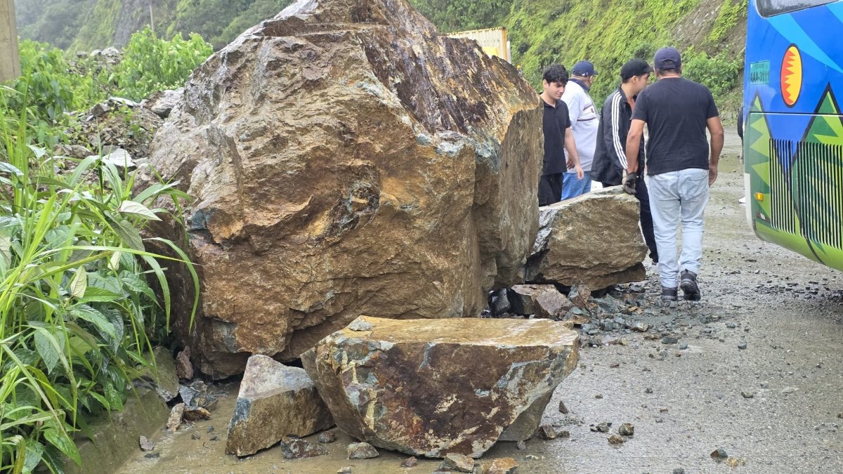 La caída de rocas en el Km.89 de la vía Cuenca-Molleturo-Puerto Inca se registró el pasado 7 de febrero.