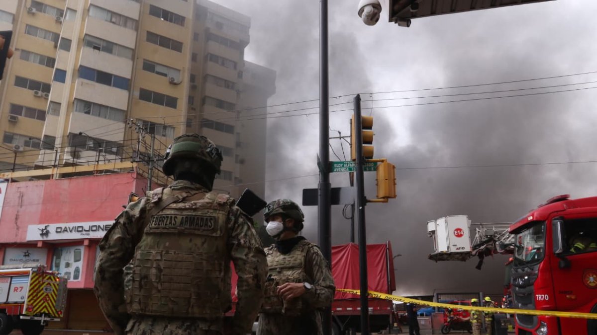 Incendio en inmueble del centro de Guayaquil, este 11 de febrero de 2026.