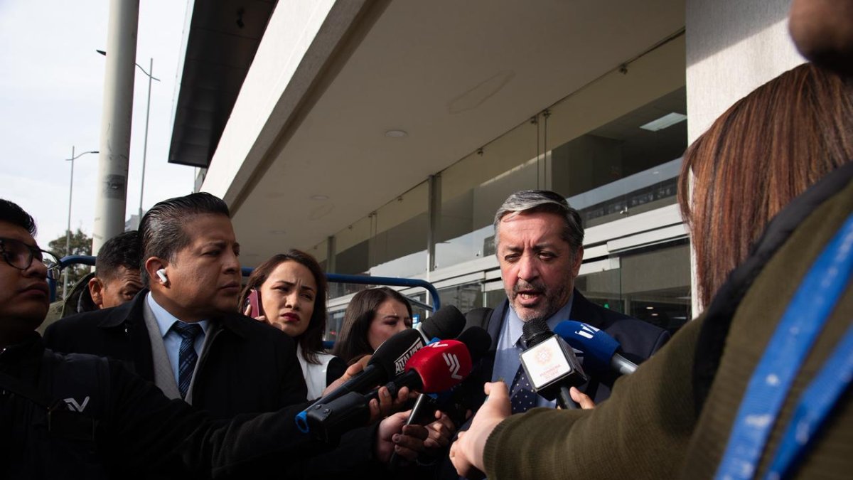 Ramiro García, abogado de Aquiles Álvarez, a la salida del Complejo Judicial Norte, en Quito.