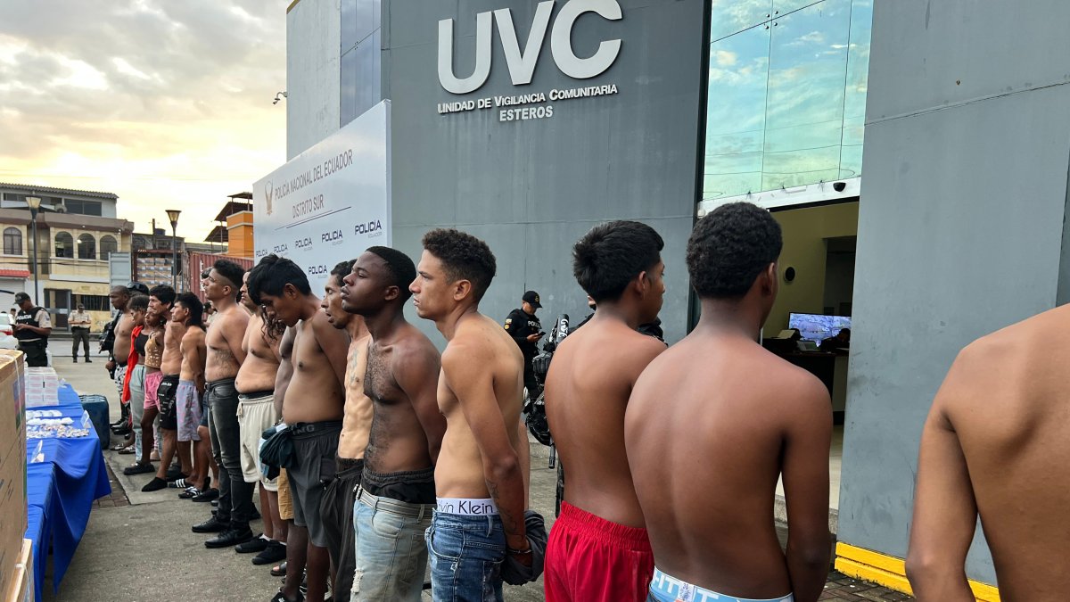 Varios sujetos fueron aprehendidos durante la acción policial.