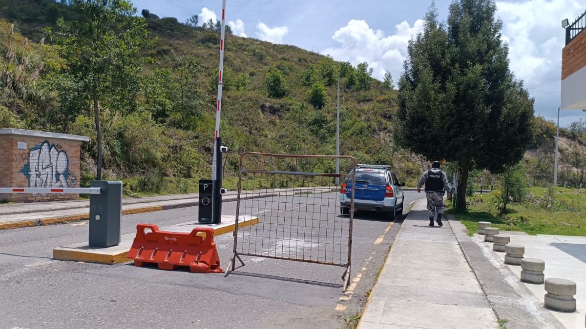 Los hermanos Álvarez llegaron al aeropuerto Mariscal La Mar de Cuenca bajo un fuerte operativo de seguridad.