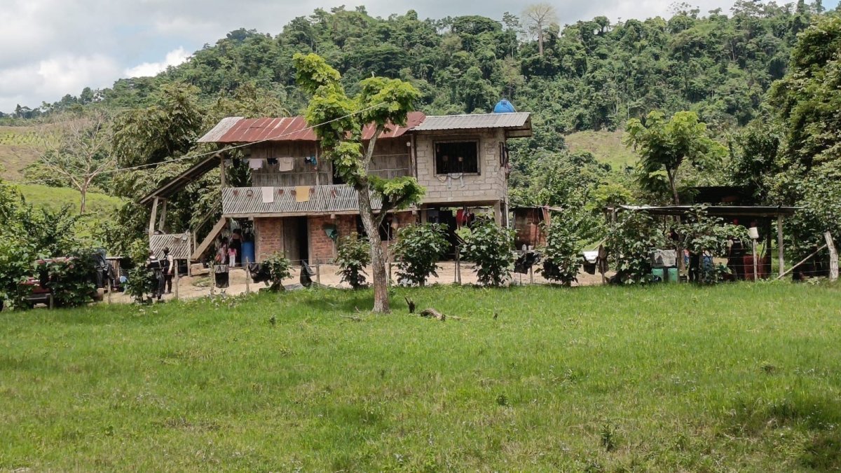 En esta vivienda hallaron los seis cuerpos sin vida.
