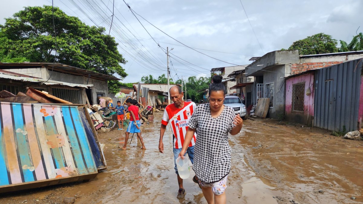 DAÑOS POR LLUVIAS EN ESMERALDAS
PERIODISTA: ISABEL CAMPUZANO
FECHA: 2026/02/12

El lodo predomina en varios sectores de Esmeraldas.