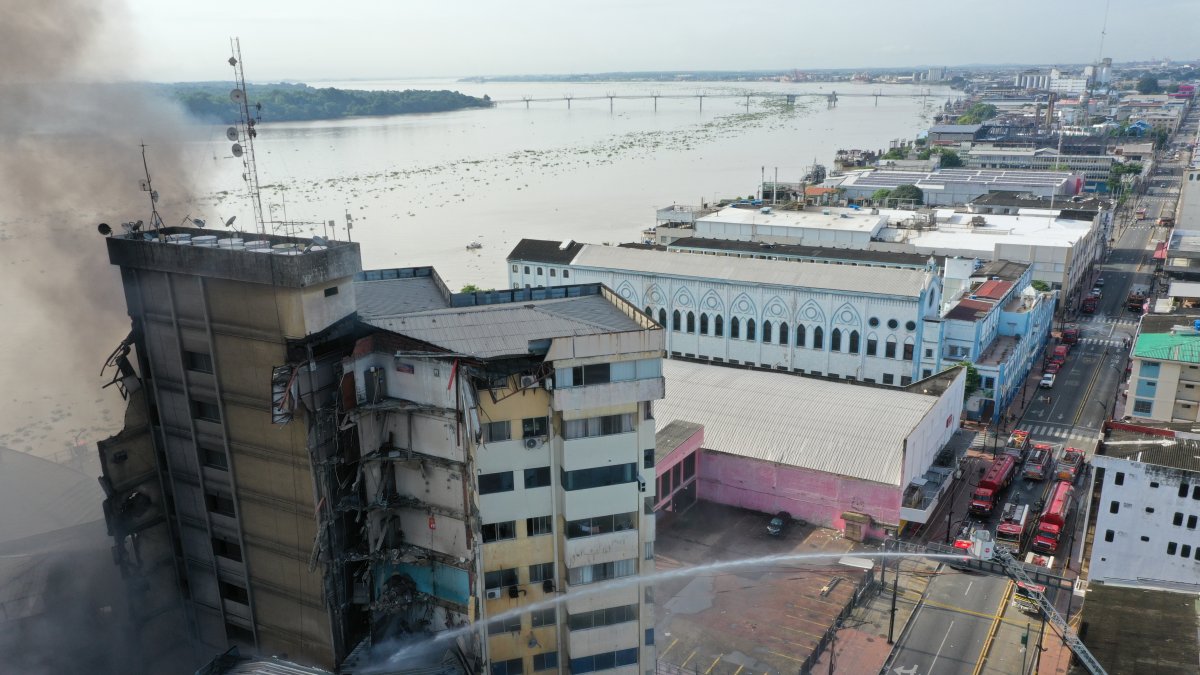 El edificio quedó severamente afectado a causa del incendio.