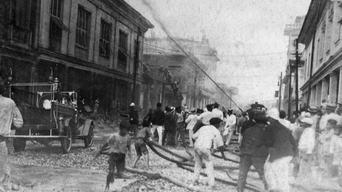 Imagen auténtica del Gran Incendio de Guayaquil ocurrido en 1896.