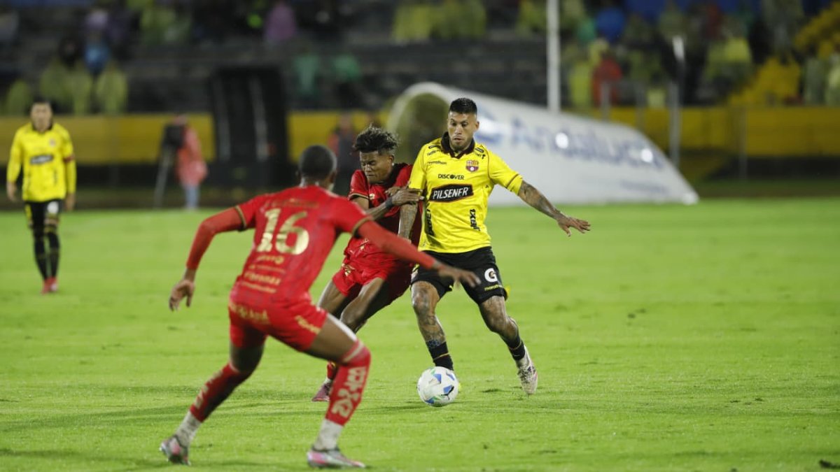 Barcelona presentó su plantilla 2026 en la Noche Amarilla en Quito.