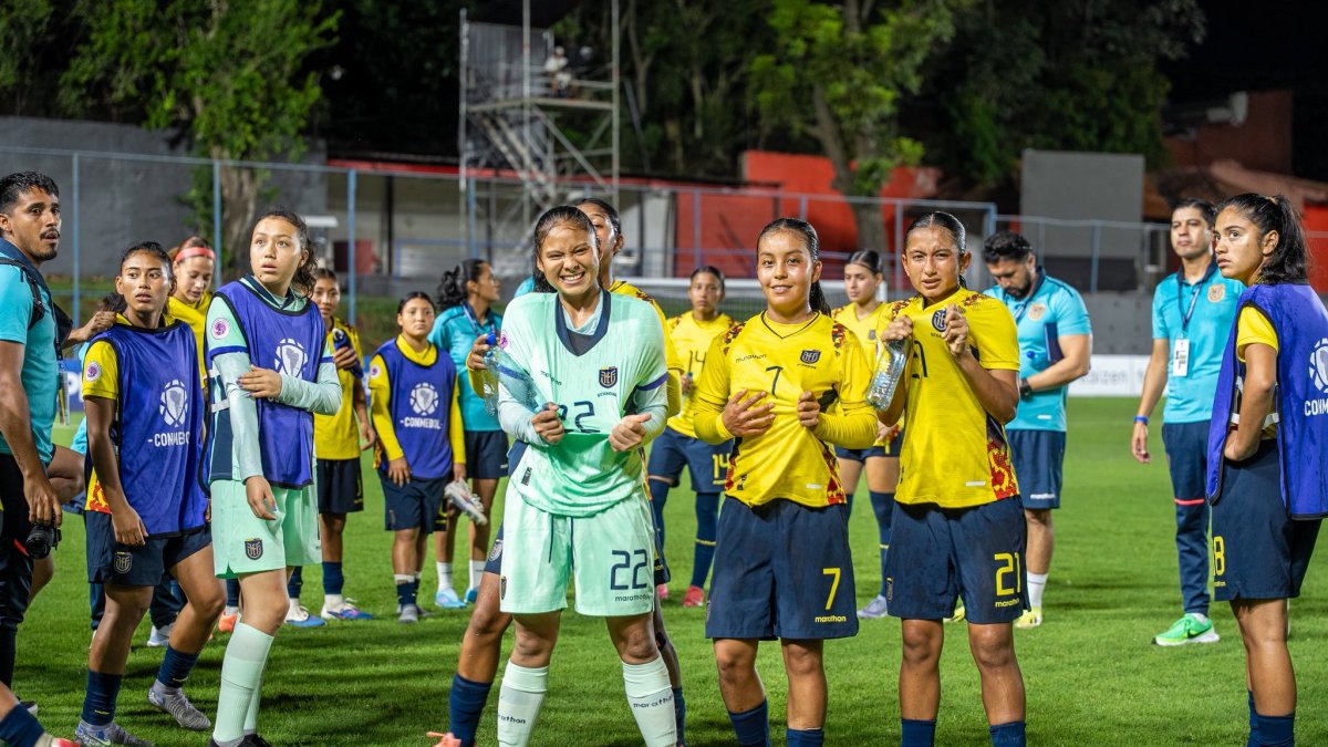 La Selección de Ecuador femenina sub 20, festeja en el Sudamericano de Paraguay.