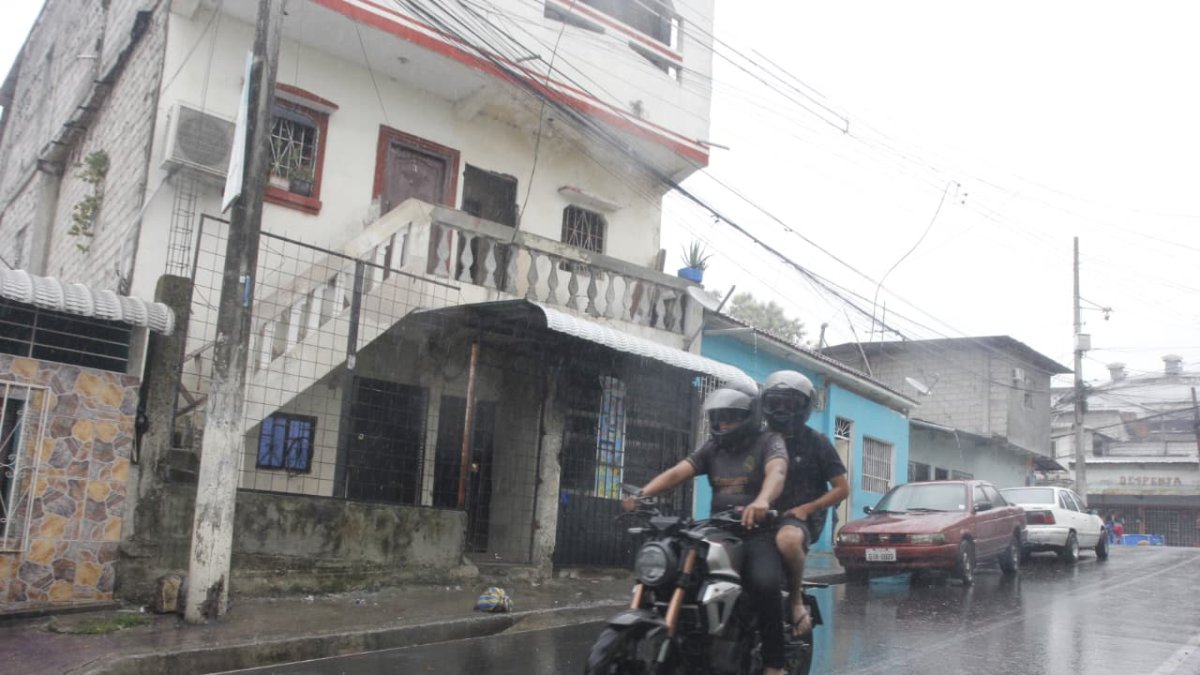 En la zona se escucharon aproximadamente 10 detonaciones.