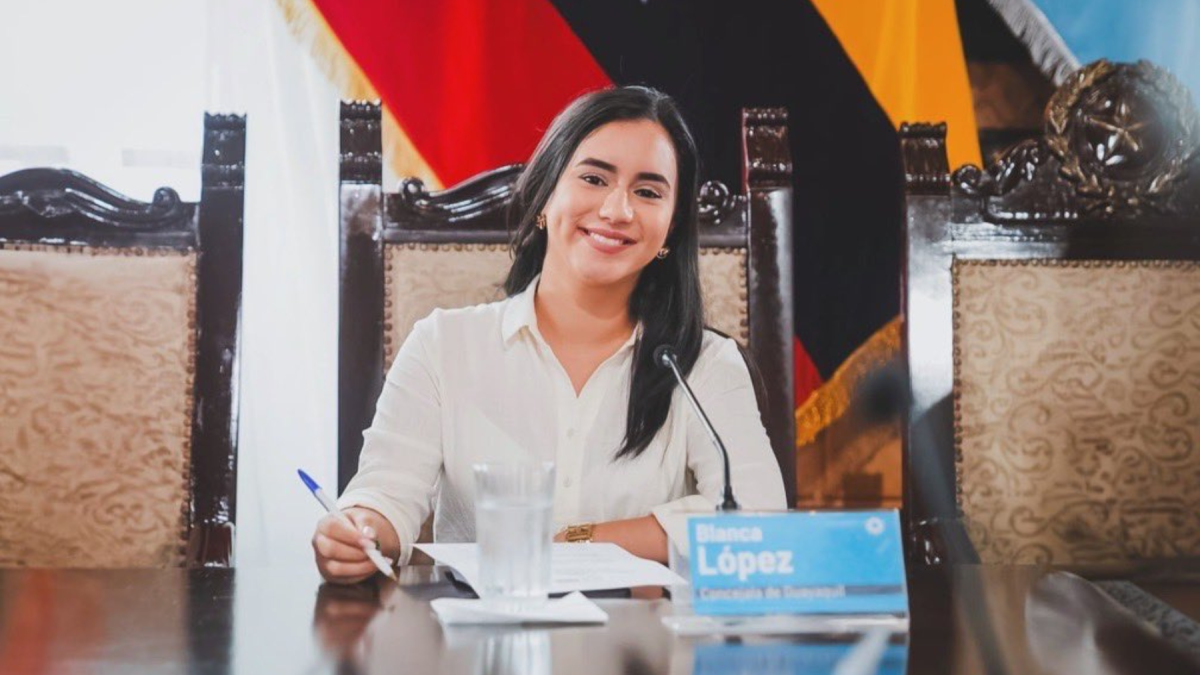 Blanca López denuncia hostigamiento tras intervención del Gobierno en Segura EP en Guayaquil.