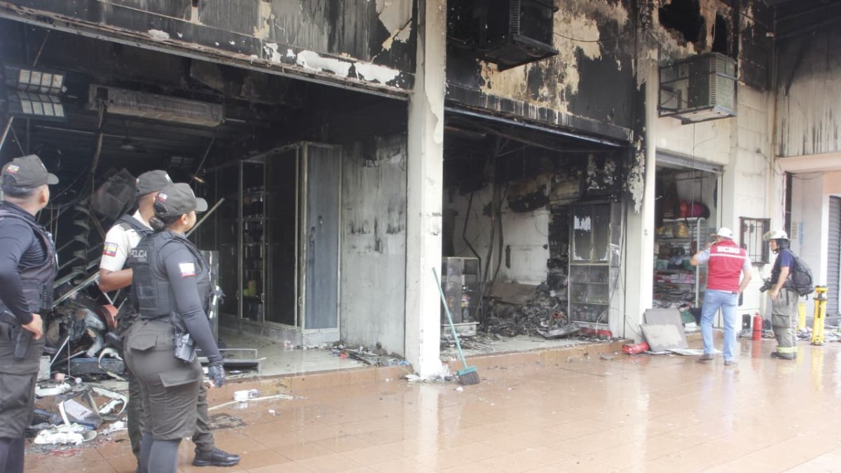 Tres locales comerciales ubicados en una misma propiedad resultaron afectados.