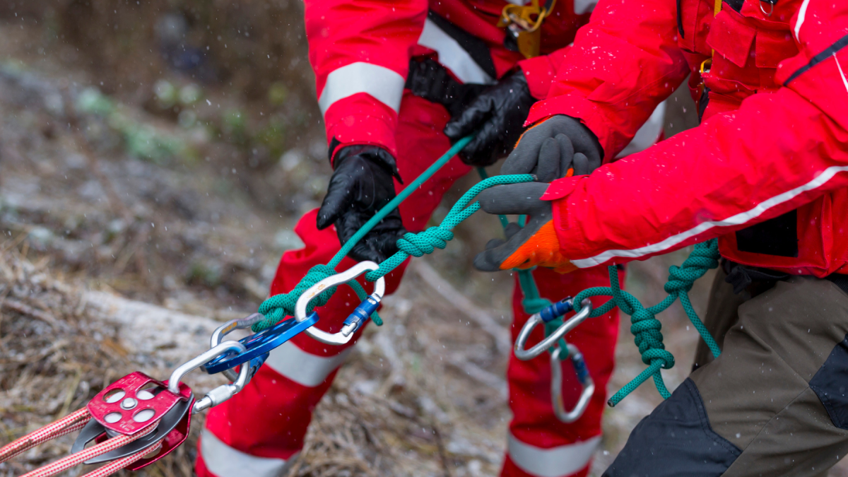 Rescatistas salvaron a seis montañistas en Ecuador.