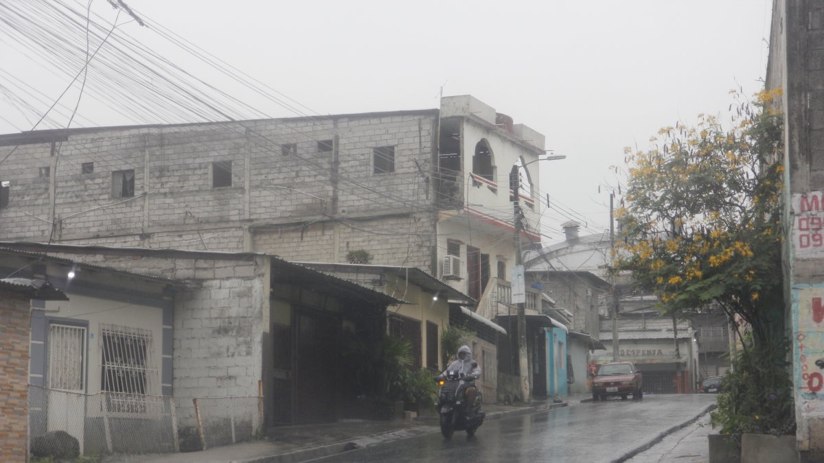 Uno de los ataques se produjo fuera de una vivienda, en una calle empinada.