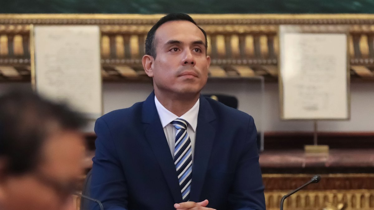 José Jerí destituido por el Congreso peruano a menos de dos meses de las elecciones, marcando otro episodio de inestabilidad política en Perú.