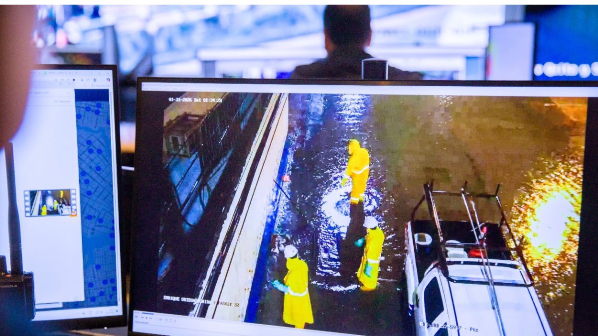 Fuerte tormenta eléctrica en Guayaquil este 18 de febrero provocó intensos truenos, relámpagos y cortes momentáneos de energía en varios sectores.