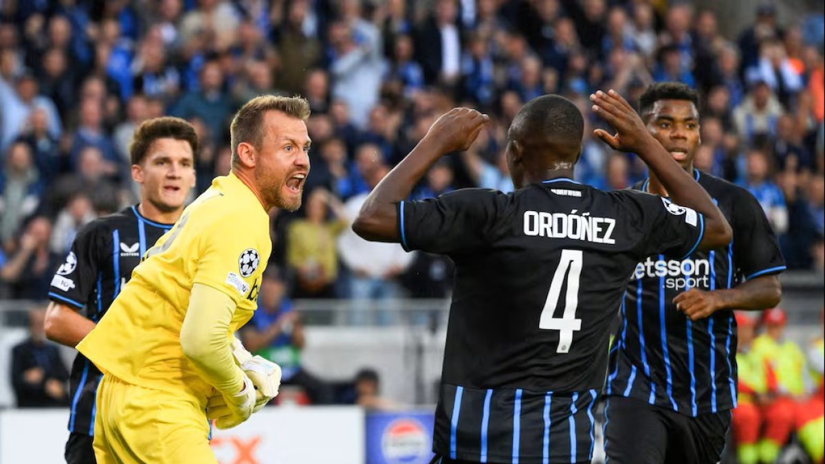 Joel Ordóñez, defensor de Brujas, en un partido de Champions League.