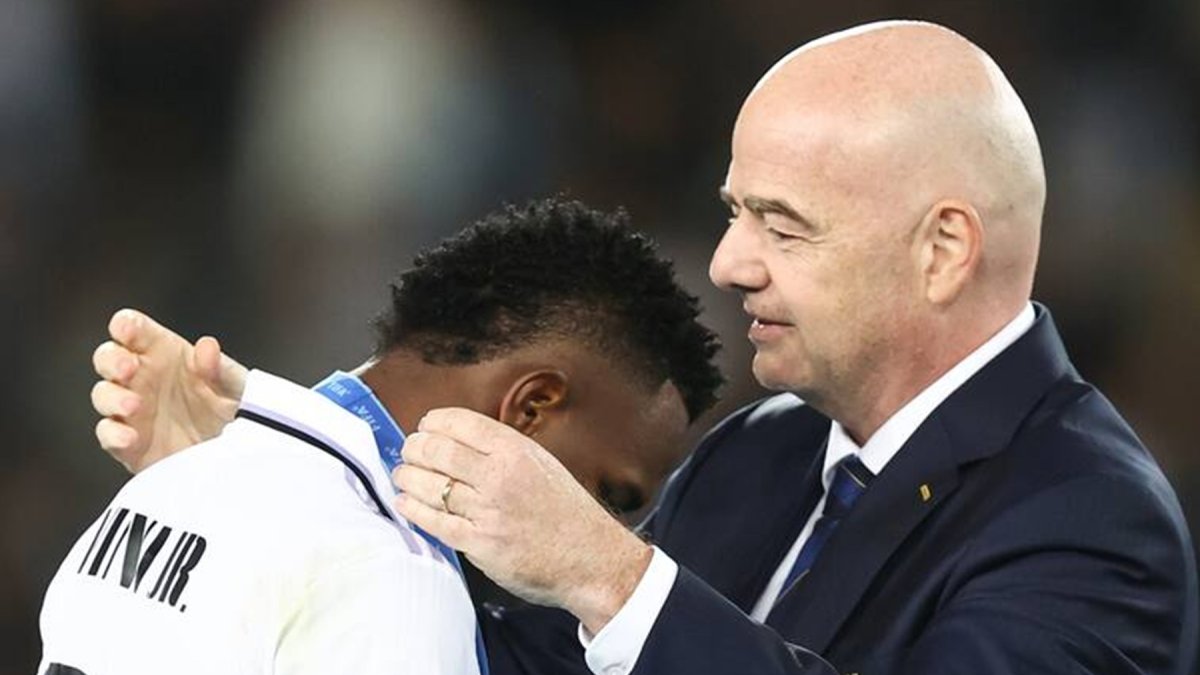 Vinicius Junior denunció que un jugador del Benfica lo llamó mono durante el partido de Champions League.