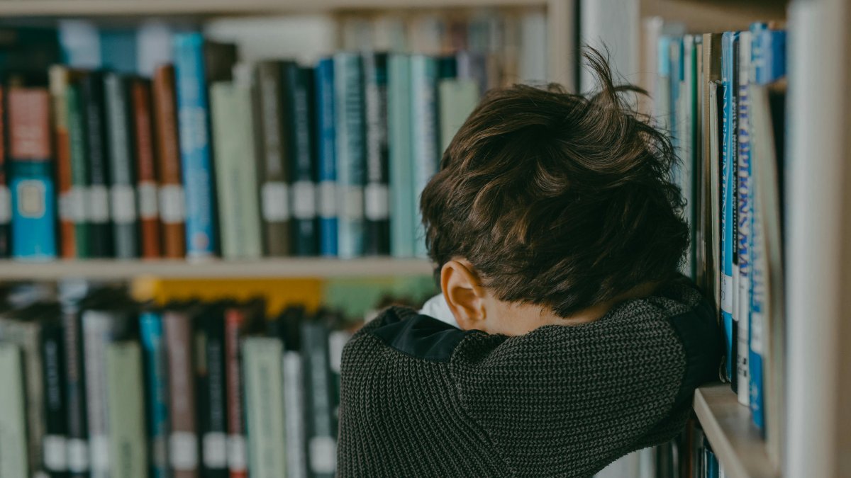 El menor de edad teme que le hagan daño.