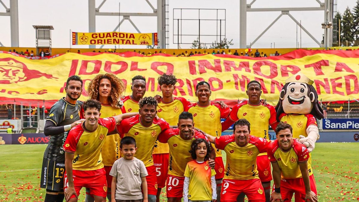 La plantilla 2026 de SD Aucas junto a figuras como: Luciano y Víctor Figueroa.