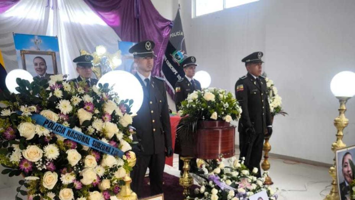 Durante el velorio de la policía Ana Peñarreta.