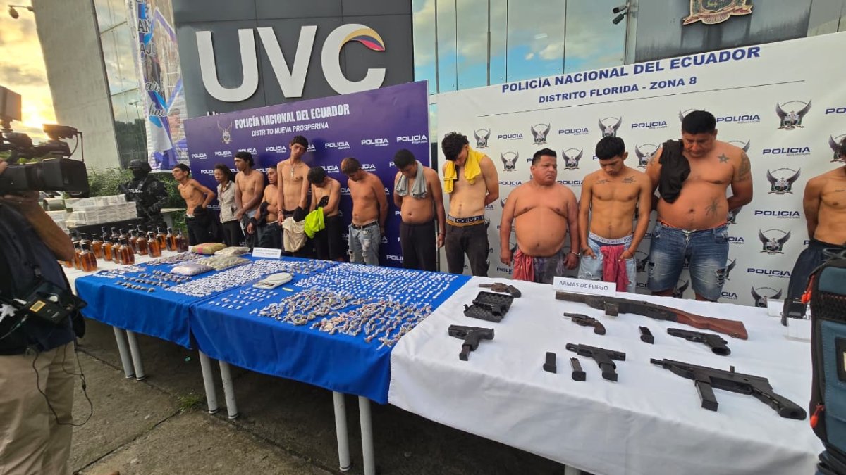 Los detenidos tras el operativo.