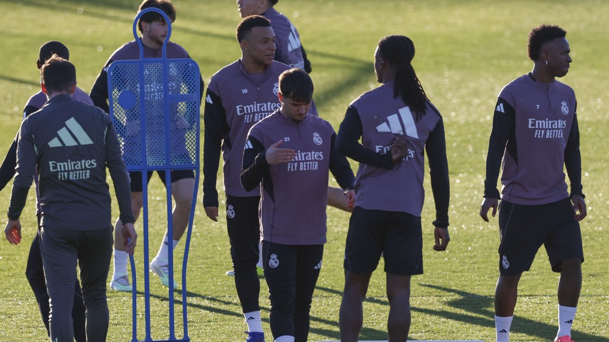 Los jugadores del Real Madrid durante una de sus últimas sesiones de entrenamiento en Madrid.