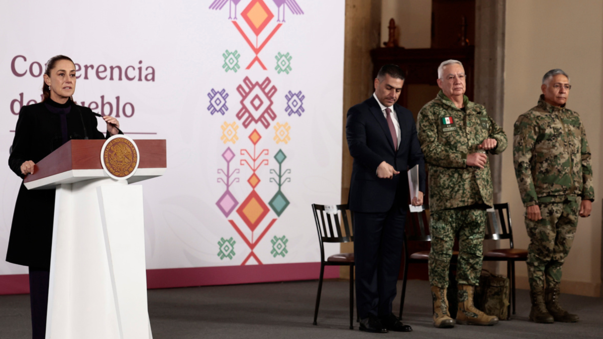 La presidenta de México, Claudia Sheinbaum, habla en una rueda de prensa este lunes 23 de febrero