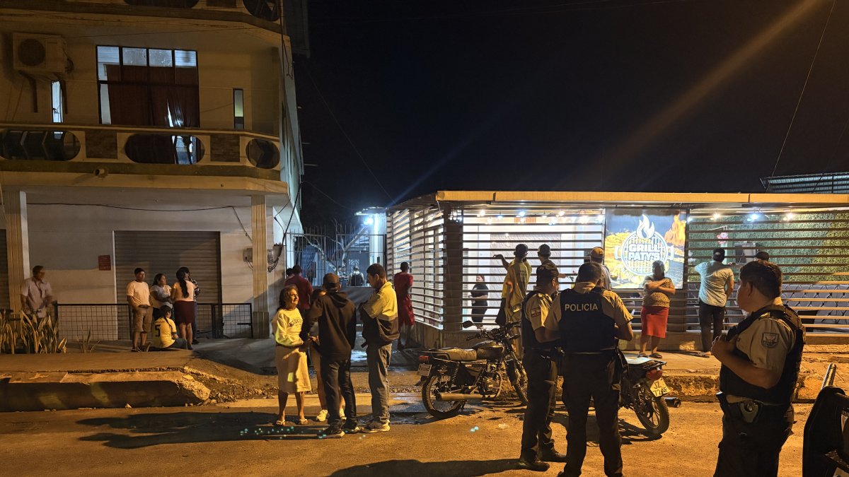 El salón de eventos con piscina abrió al público hace aproximadamente tres semanas.