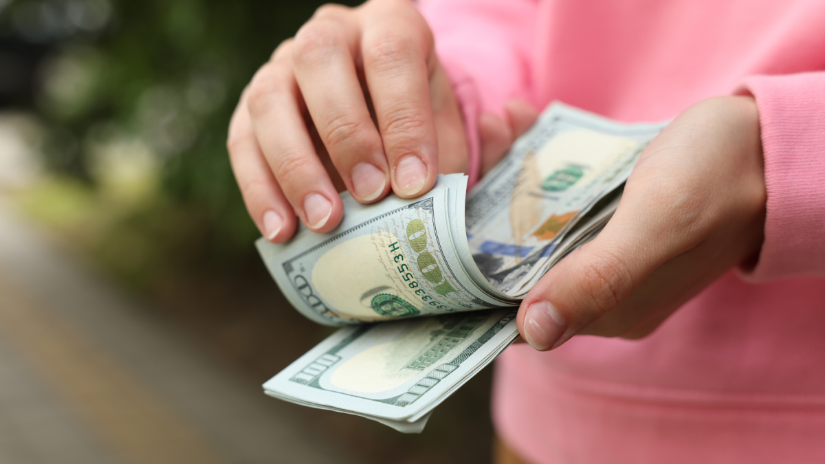 El bono escolar o décimo cuarto sueldo 2026 se paga hasta el 15 de marzo en Costa y Galápagos y hasta el 15 de agosto en Sierra y Amazonía.