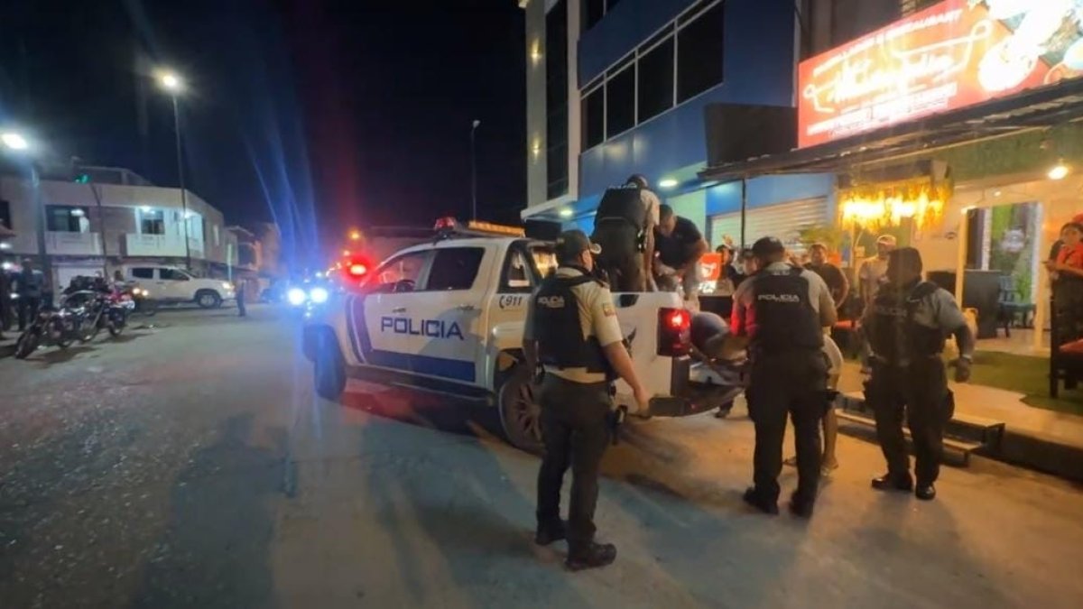 La Policía acudió al lugar y auxilió a la mujer.