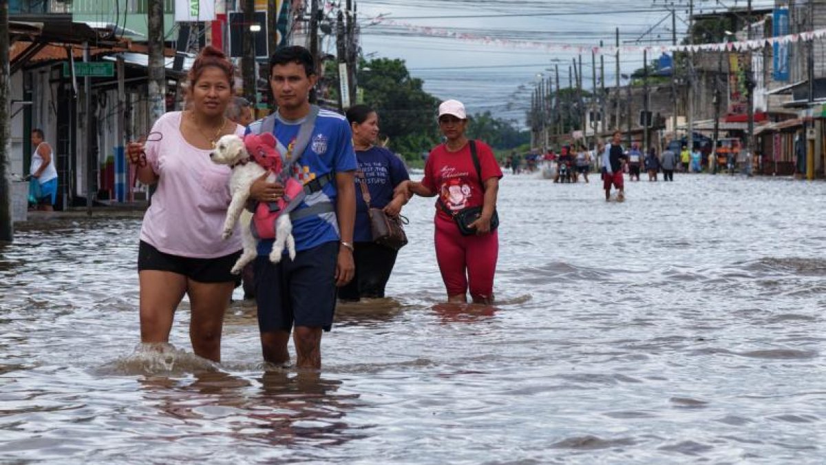 La Secretaría Nacional de Gestión de Riesgos está habilitando un alojamiento temporal para los damnificados del cantón Milagro.