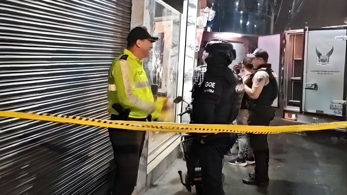 La Policía llegó a la licorería de Santo Domingo de los Tsáchilas para indagar.