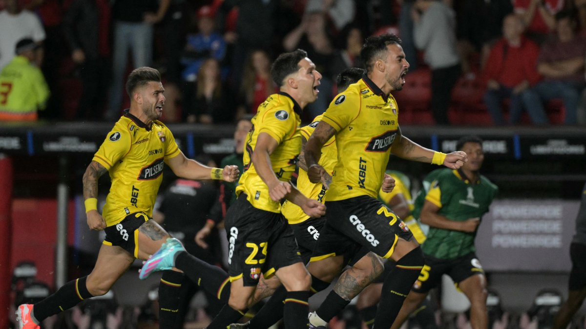 Los jugadores de Barcelona en el festejo de la clasificación por penales.