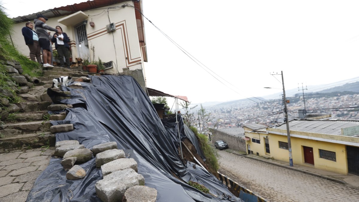 La casa de la familia Rea Tito está en constante riesgo.