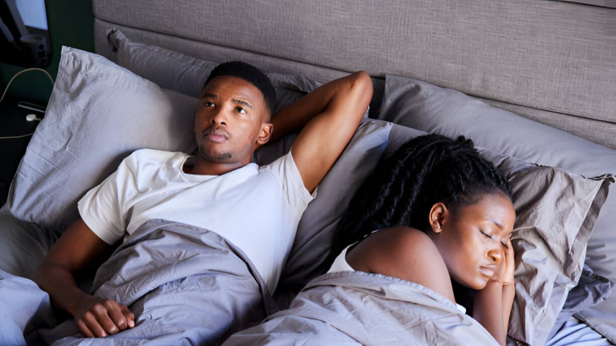 Mujeres de la generación Z tienden a preferir el descanso sobre el sexo según sexólogo.