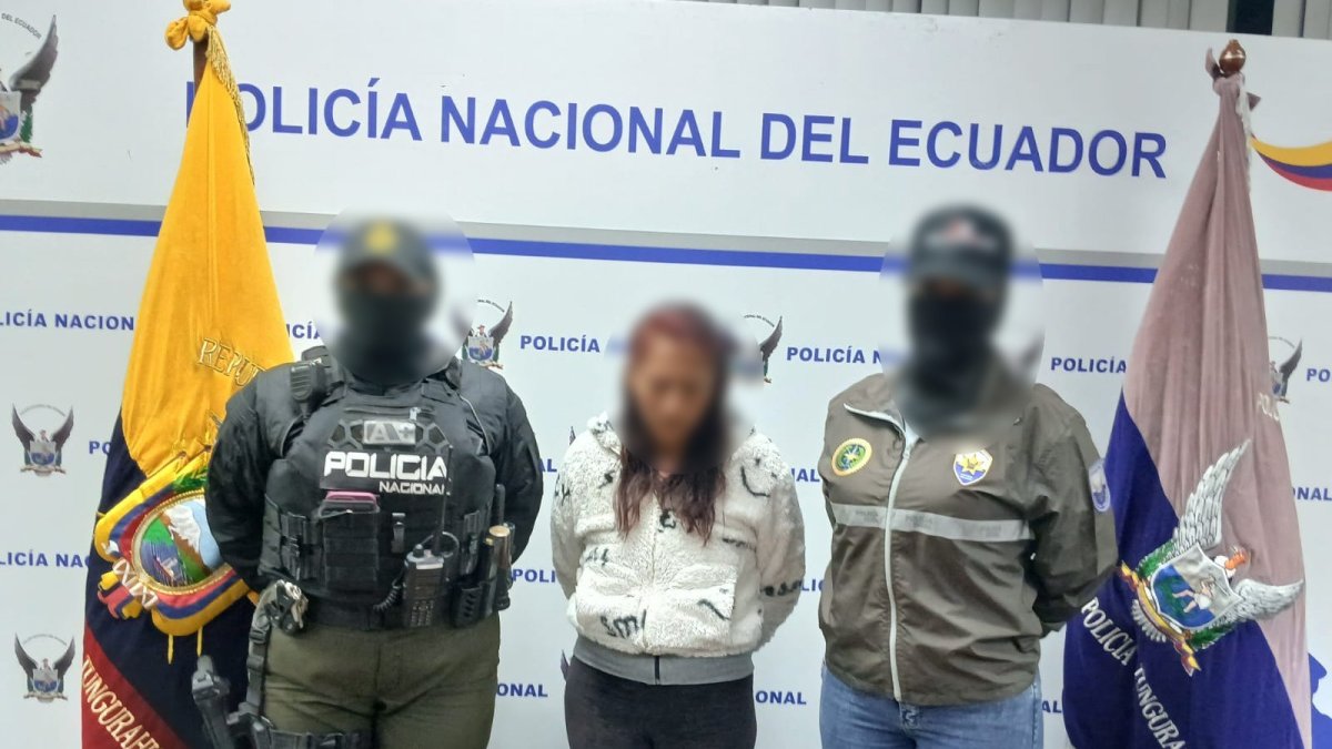 La sospechosa que vinculan con la organización delictiva Los Lobos, al parecer comercializaba sustancias ilícitas por el centro de Ambato.