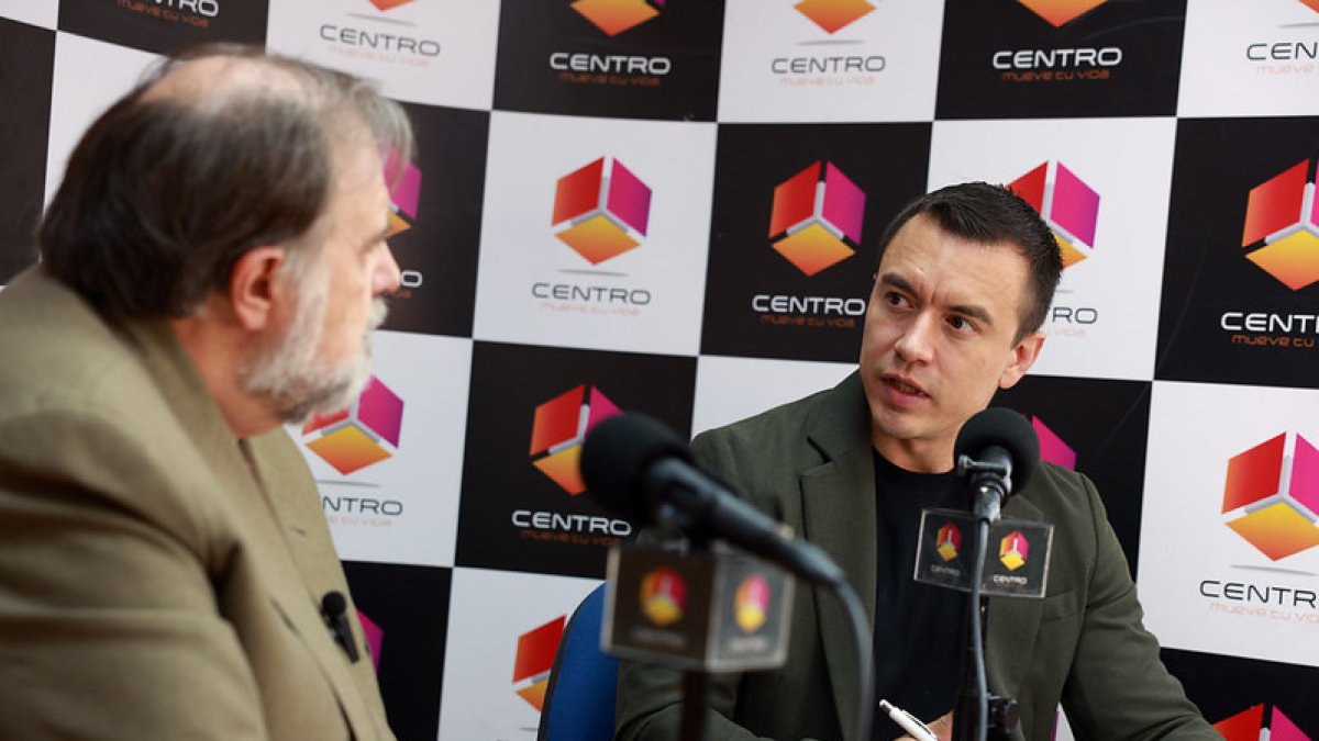 El Presidente de Ecuador, Daniel Noboa, durante una entrevista con Radio Centro.