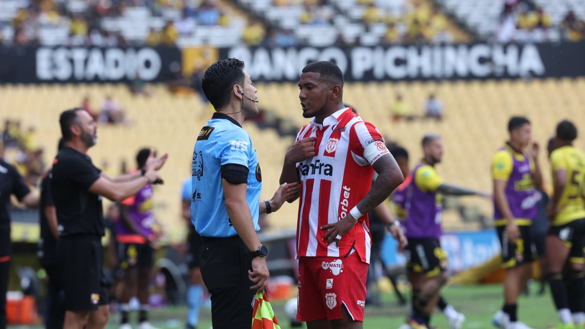 Técnico Universitario recibe a Orense en el estadio Bellavista de Ambato.
