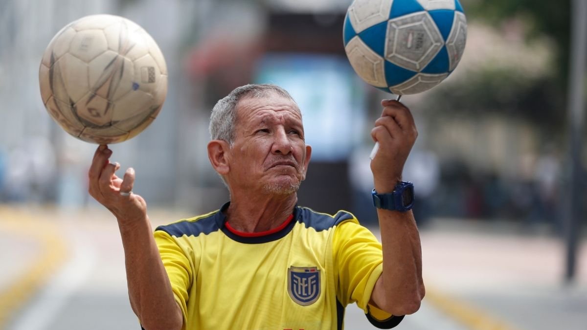 A los 71 años, el hincha más emblemático de la Tri sueña con llegar a su segundo Mundial de mayores y convertir las calles de EE.UU. en una fiesta tricolor.