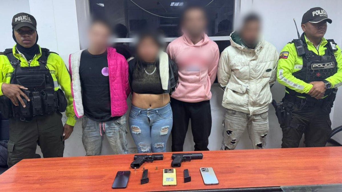 Tres hombres y una mujer fueron detenidas por secuetrar a una persona en Quito.