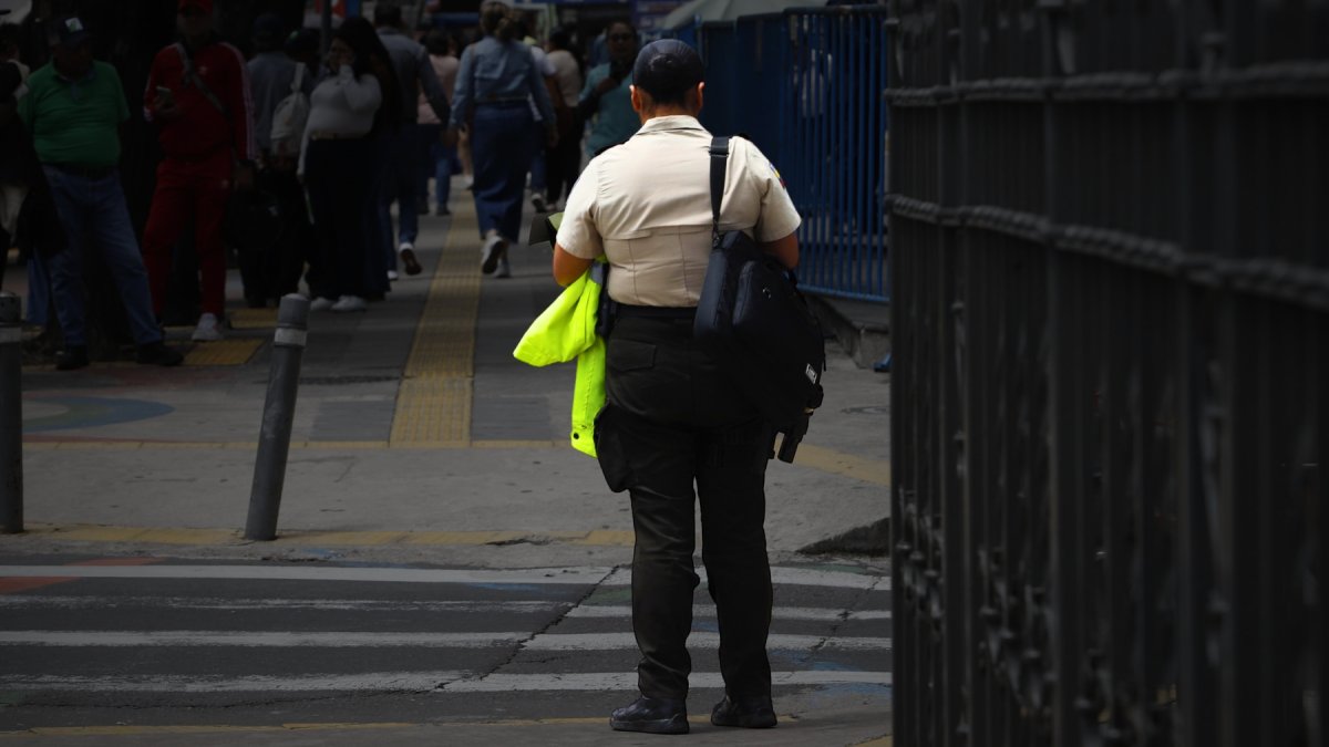 La policía que denunció al coronel comentó que habría sido intimidada para desistir del proceso.