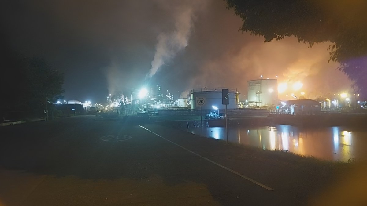 Incendio se reporta en la Refinería de Esmeraldas.